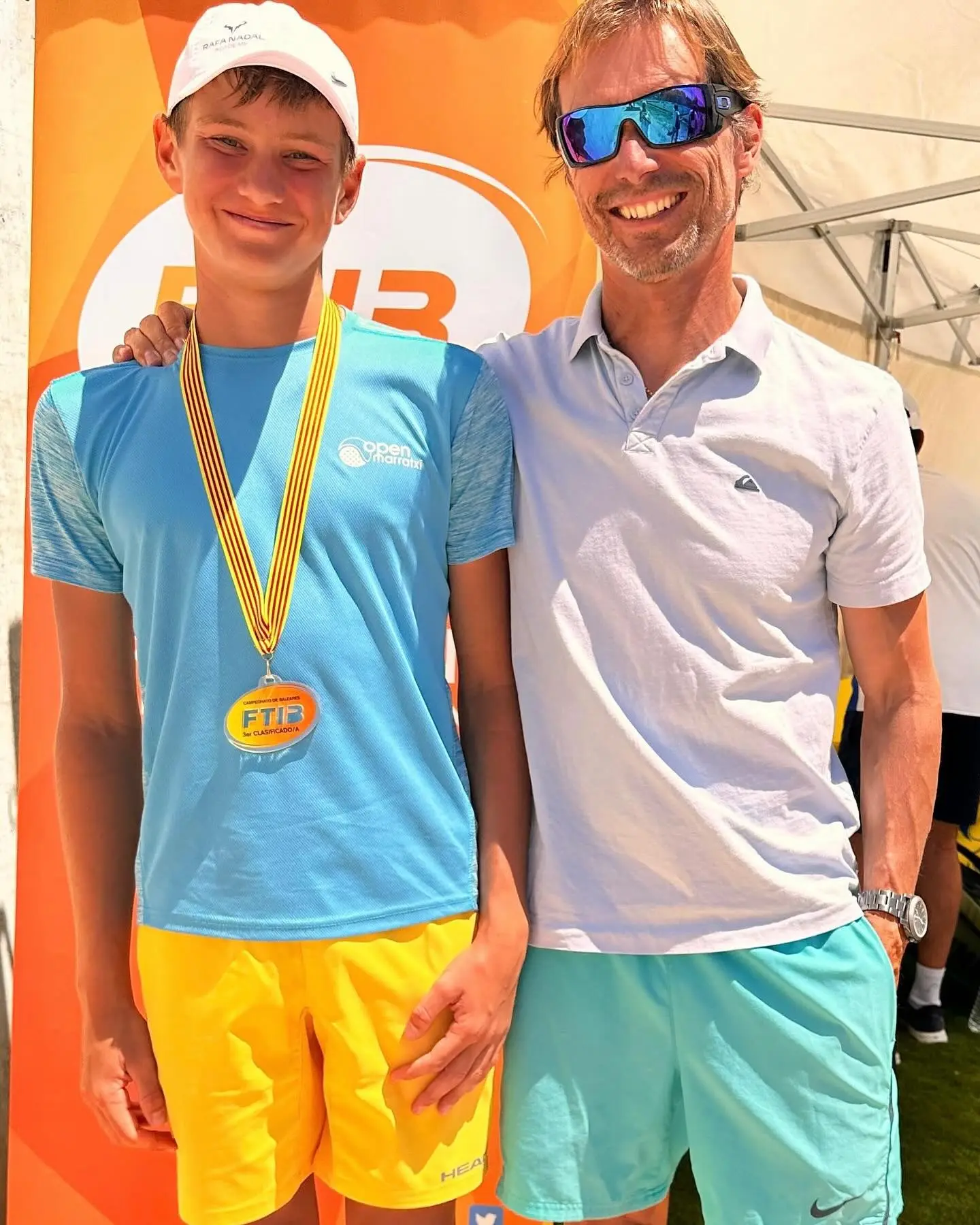 Jérôme Adamec y un jugador junior