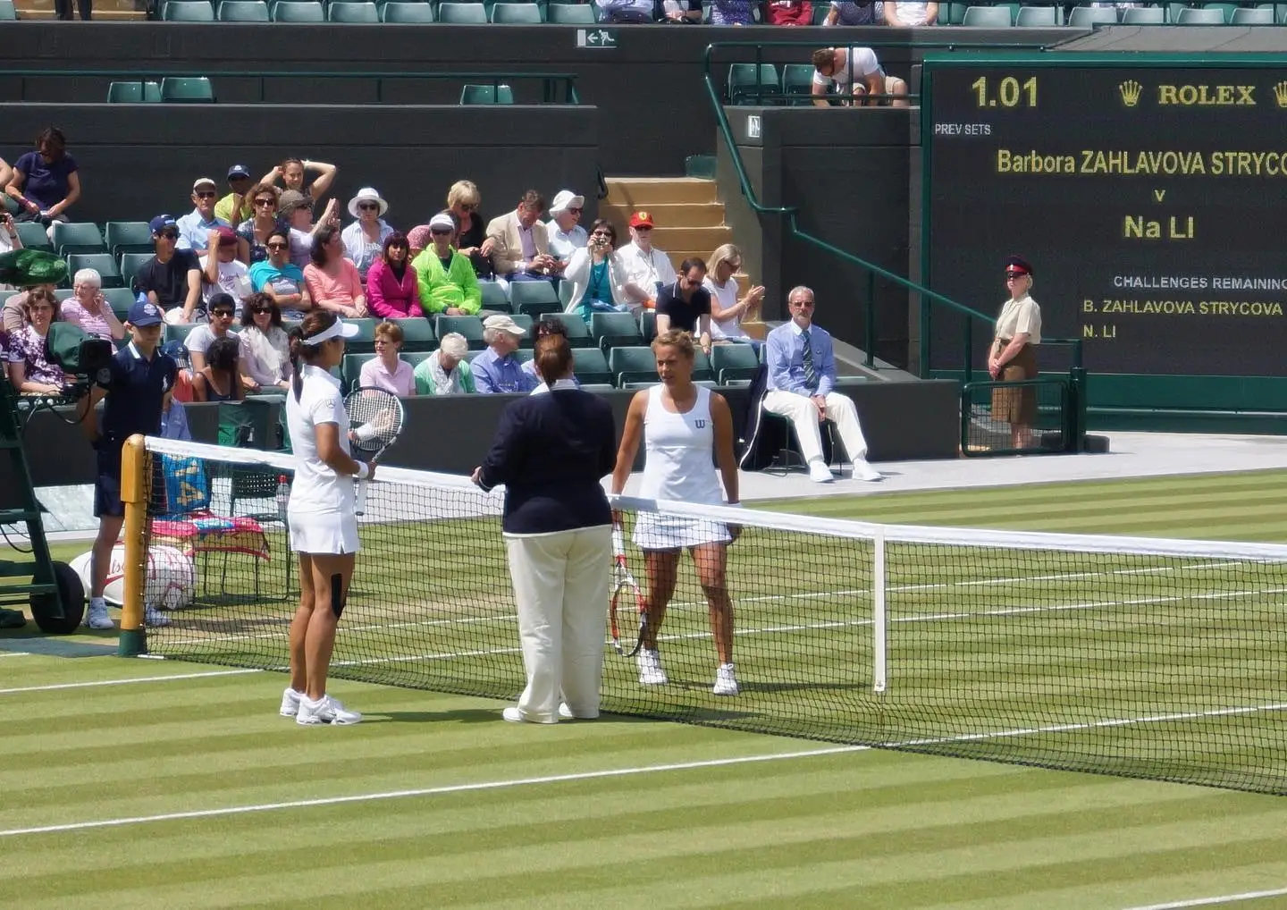 Tirage au sort avant le match Barbora Strýcová contre Na Li à Wimbledon